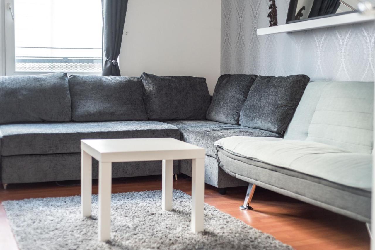 Modern Spacious 3 Bedroom City Centre Apartment - Free Parking - Private Balcony Edinburgh Exterior photo