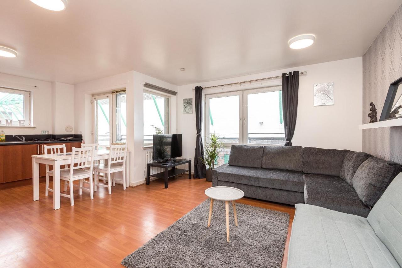 Modern Spacious 3 Bedroom City Centre Apartment - Free Parking - Private Balcony Edinburgh Exterior photo