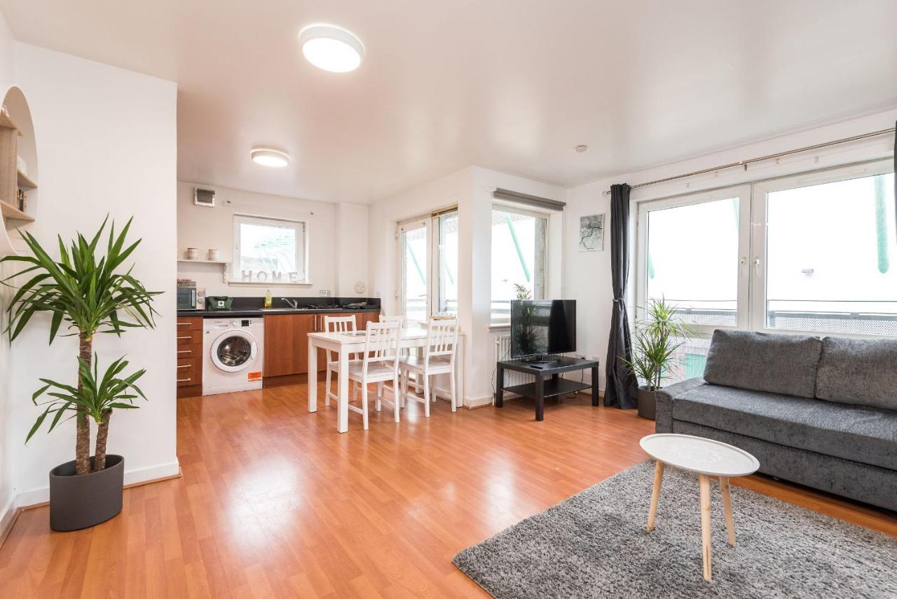 Modern Spacious 3 Bedroom City Centre Apartment - Free Parking - Private Balcony Edinburgh Exterior photo