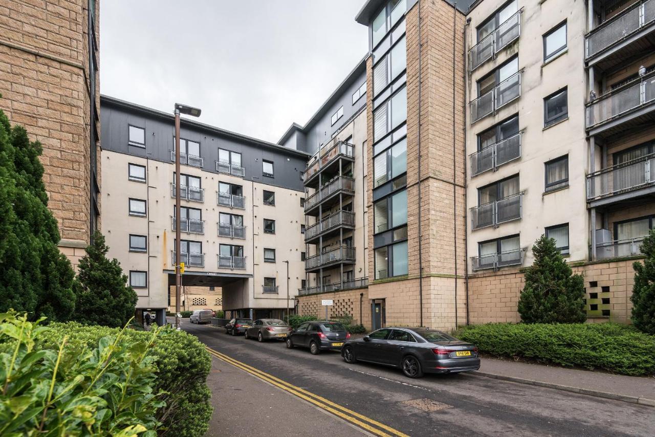 Modern Spacious 3 Bedroom City Centre Apartment - Free Parking - Private Balcony Edinburgh Exterior photo