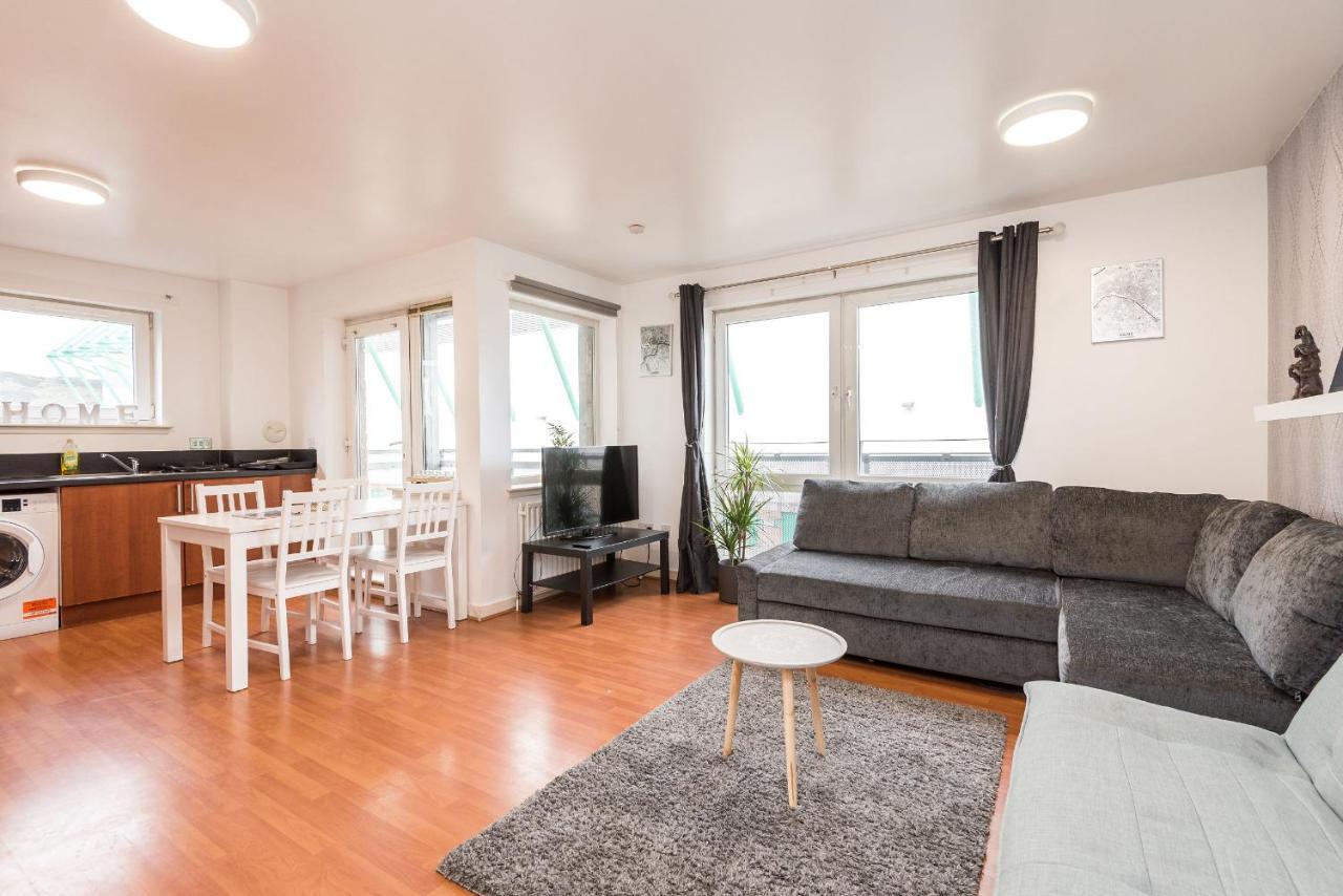 Modern Spacious 3 Bedroom City Centre Apartment - Free Parking - Private Balcony Edinburgh Exterior photo