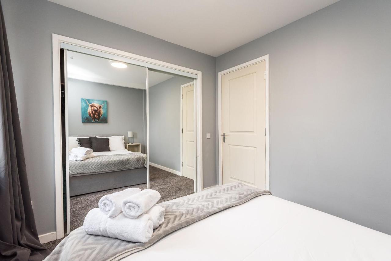 Modern Spacious 3 Bedroom City Centre Apartment - Free Parking - Private Balcony Edinburgh Exterior photo